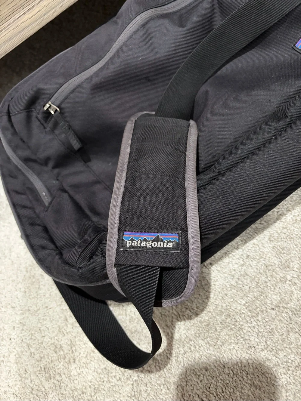 Patagonia Shoulder Briefcase / Messenger Bag, Black Multi Pocket, Fits Suitcase